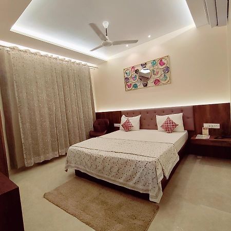 Hotel Luxuria Ludhiana Eksteriør billede
