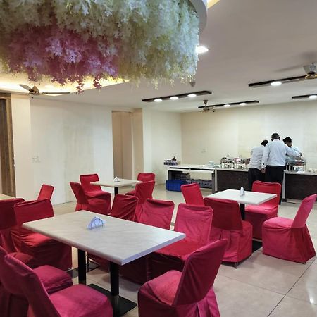 Hotel Luxuria Ludhiana Eksteriør billede
