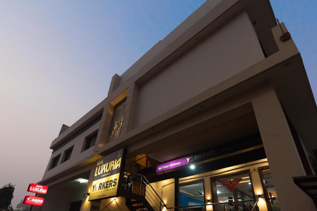 Hotel Luxuria Ludhiana Eksteriør billede