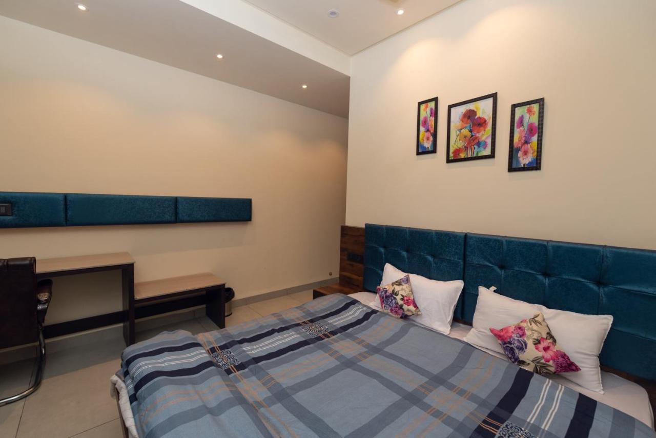 Hotel Luxuria Ludhiana Eksteriør billede