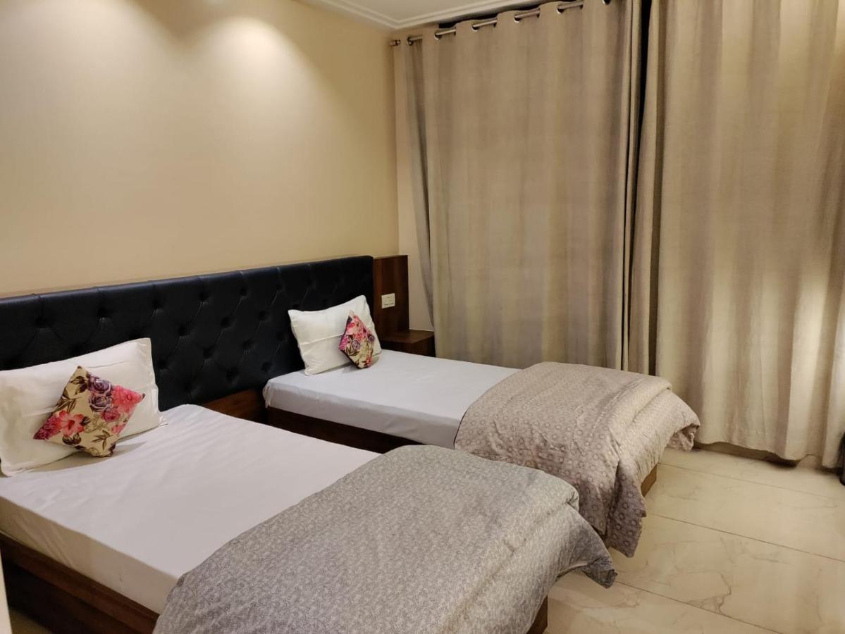 Hotel Luxuria Ludhiana Eksteriør billede