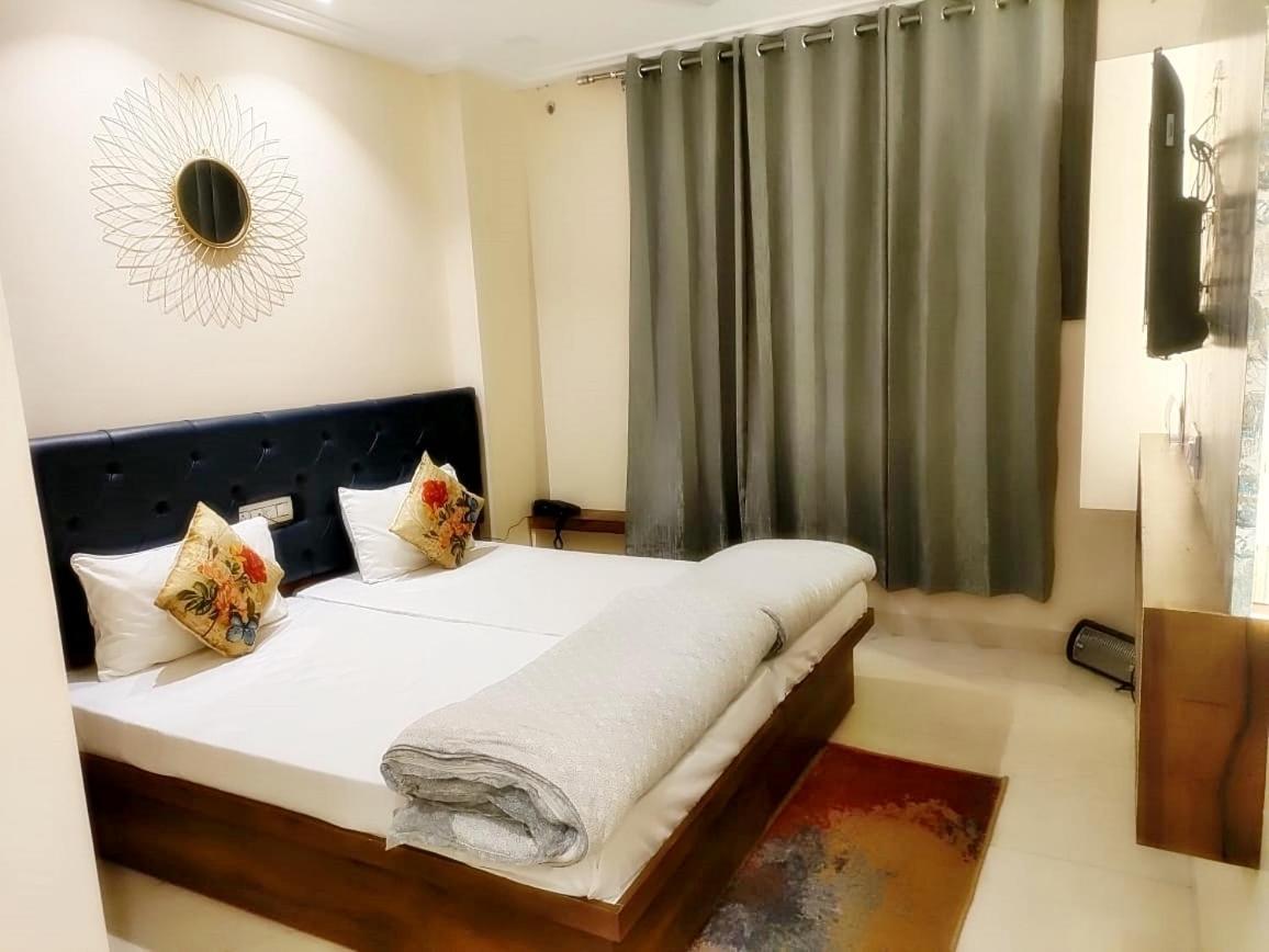 Hotel Luxuria Ludhiana Eksteriør billede