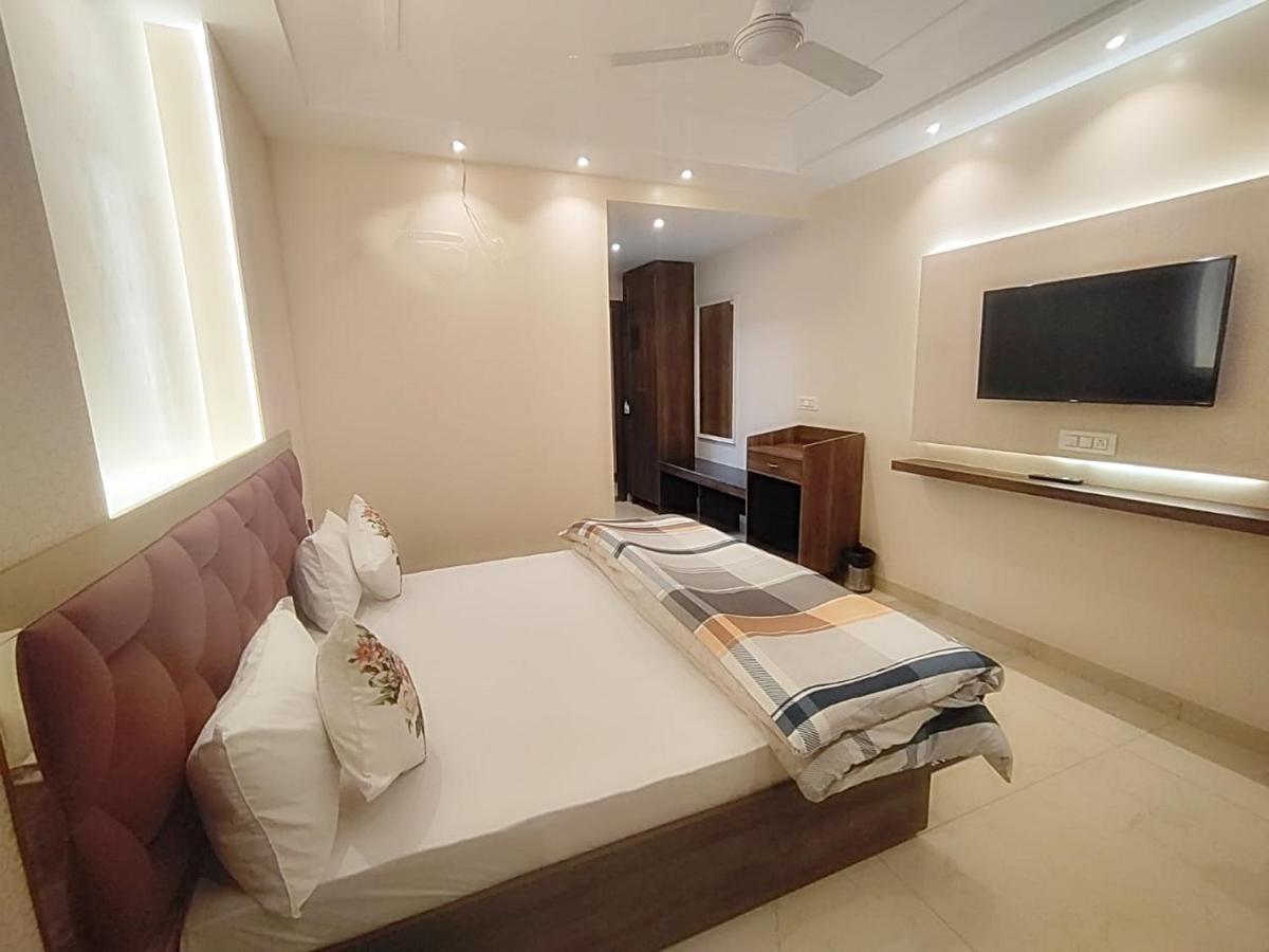 Hotel Luxuria Ludhiana Eksteriør billede