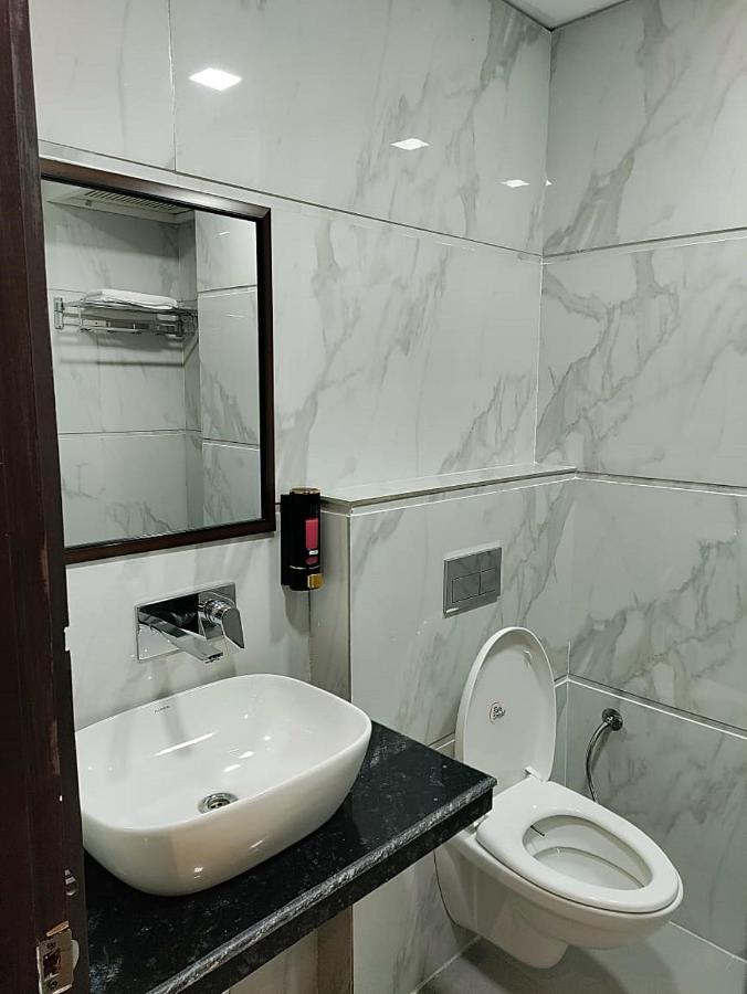 Hotel Luxuria Ludhiana Eksteriør billede