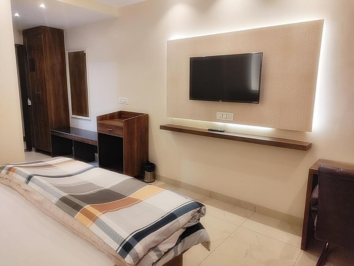 Hotel Luxuria Ludhiana Eksteriør billede