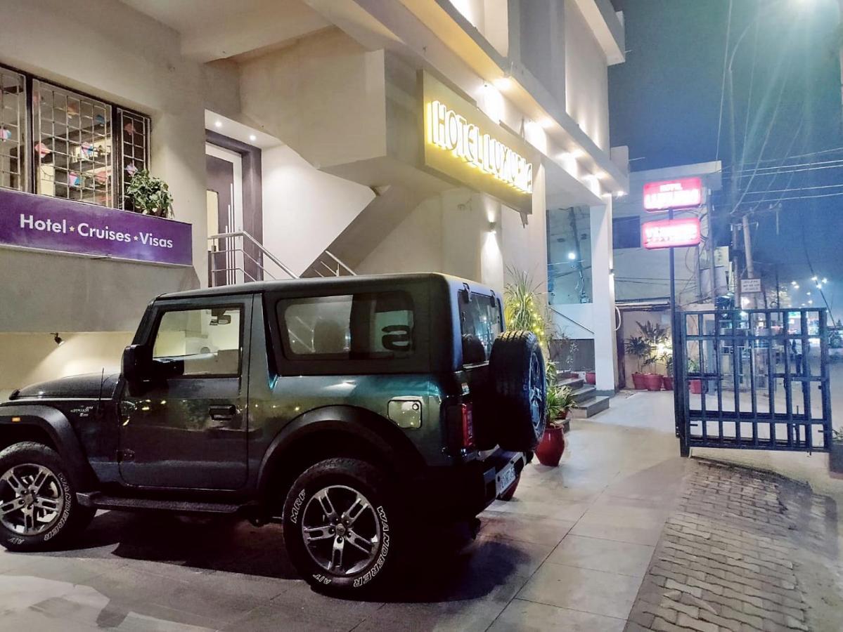 Hotel Luxuria Ludhiana Eksteriør billede