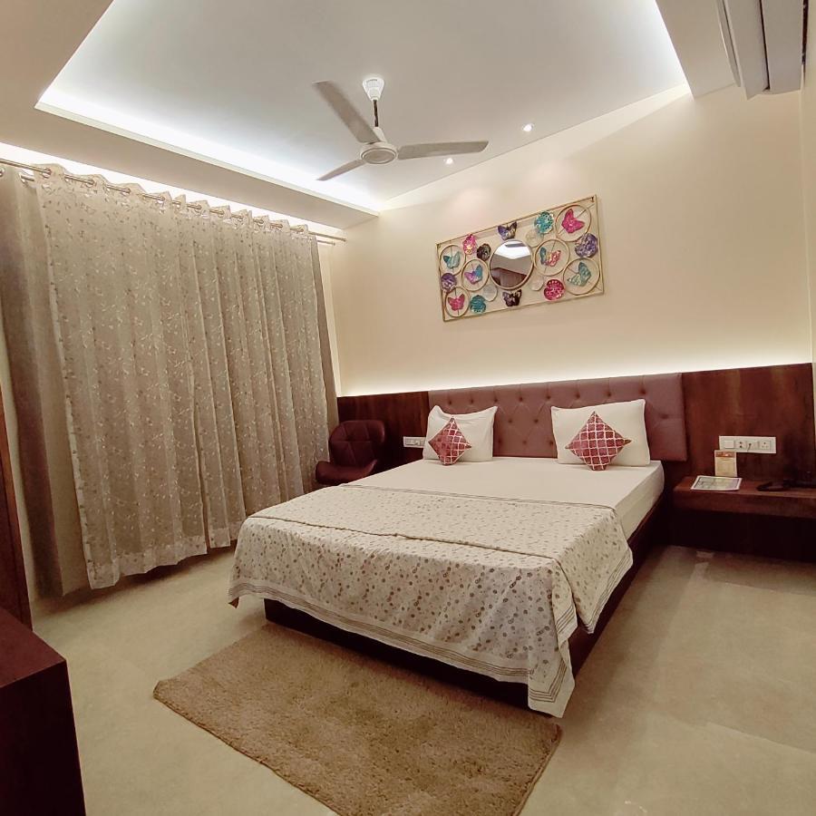 Hotel Luxuria Ludhiana Eksteriør billede