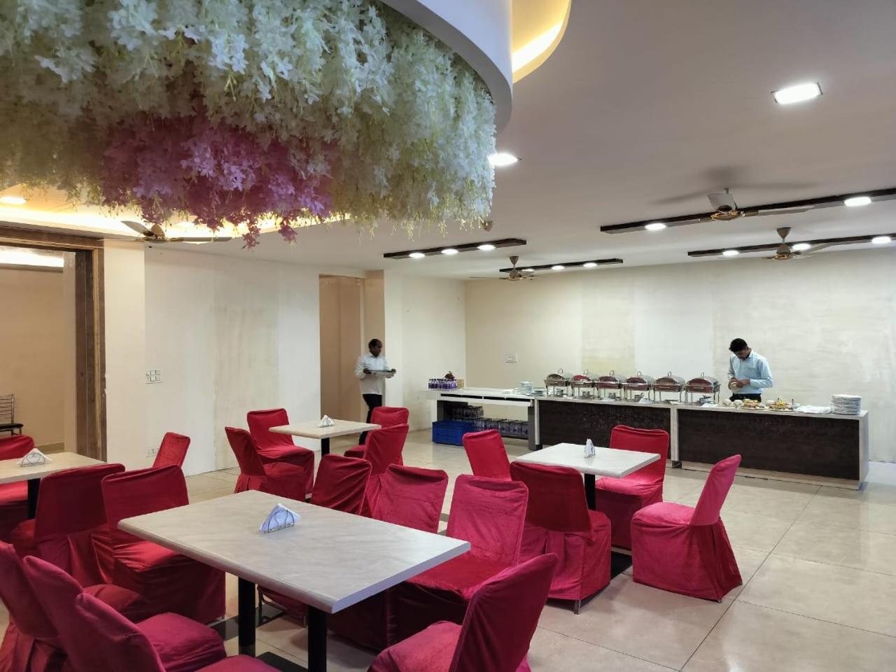 Hotel Luxuria Ludhiana Eksteriør billede