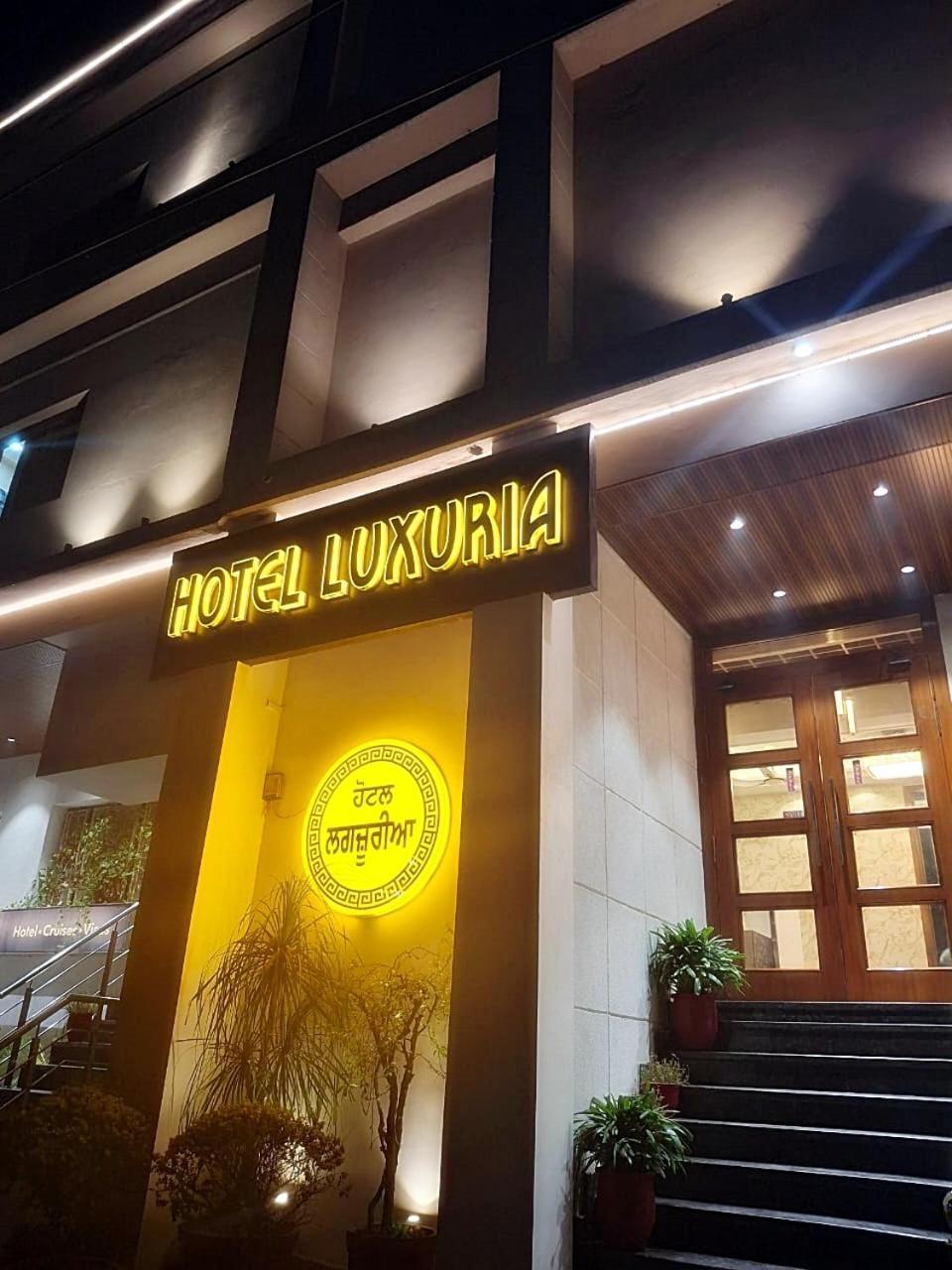 Hotel Luxuria Ludhiana Eksteriør billede