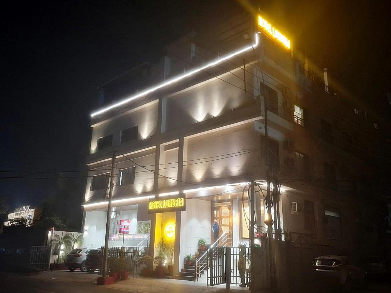 Hotel Luxuria Ludhiana Eksteriør billede